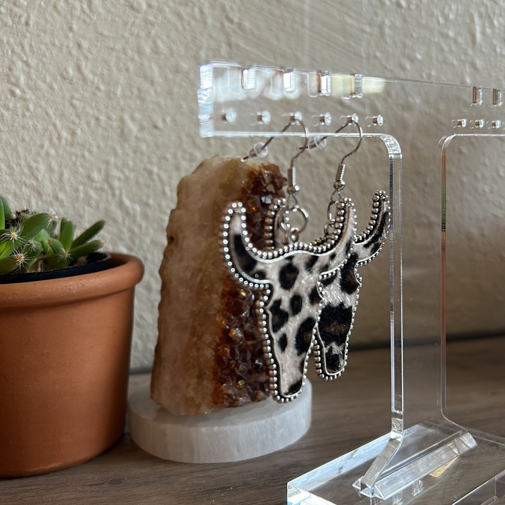 $11 or 3/$15🌵🤠 Western Cowhead Faux Cowhide Leopard-print Dangle earrings ✨ - Picture 3 of 5